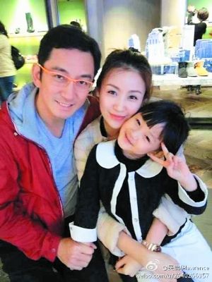 吴启华承认分居4年将离婚 为女儿伤害降到最低
