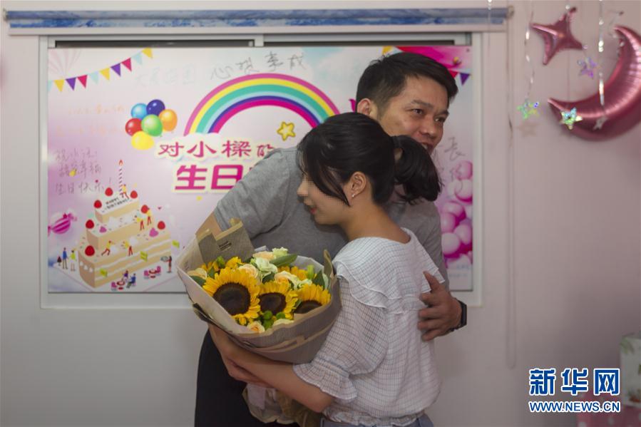 （中国网事·感动2020·图文互动）18岁、成人礼、上大学——上海这家救助站的“女儿”长大了