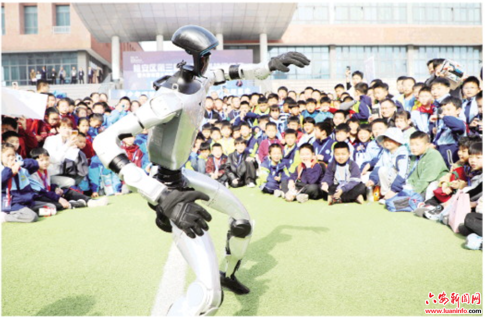 机器人“圈粉”小学生