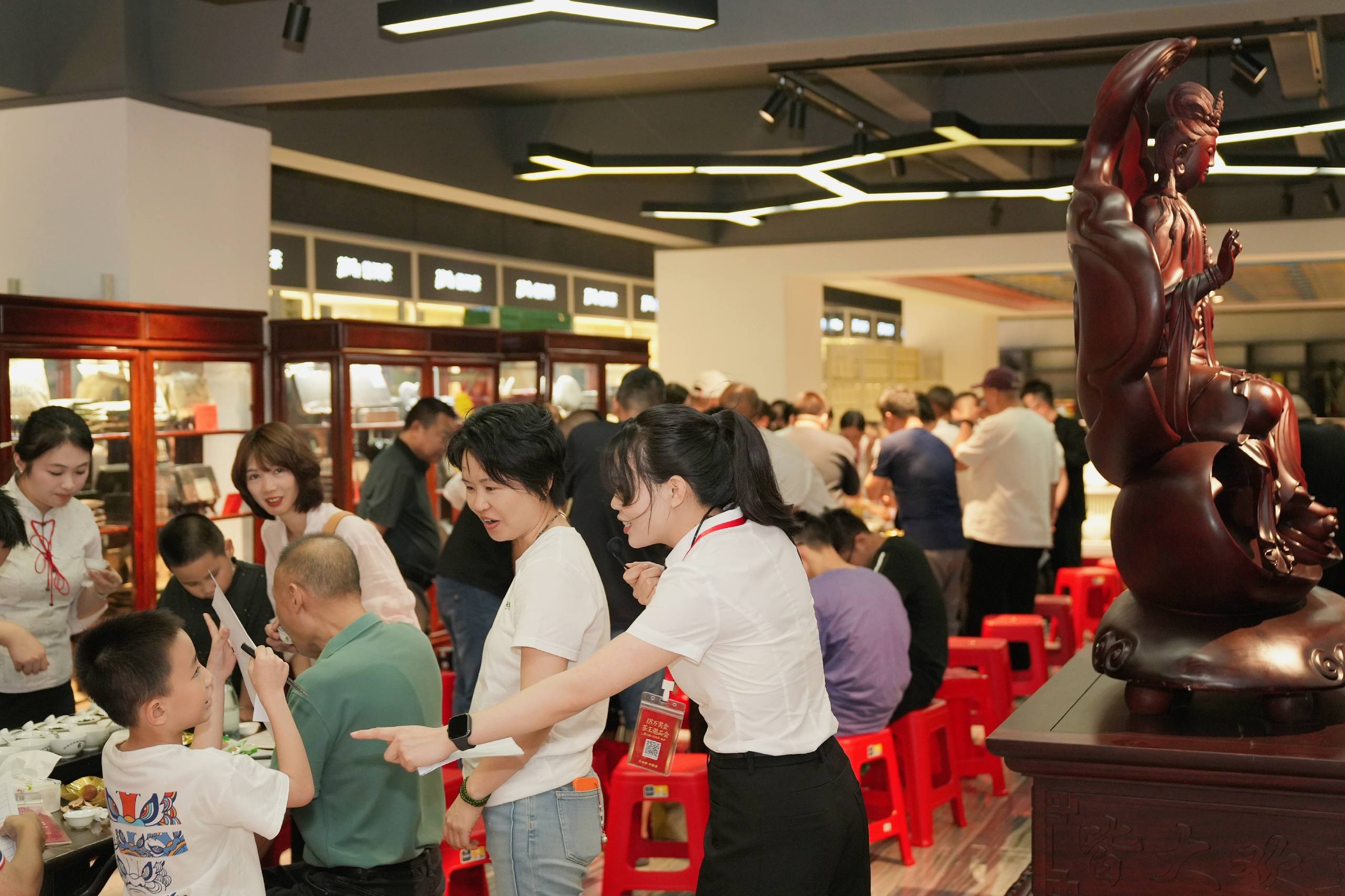 图片5、邀品会现场 二楼会场.jpg