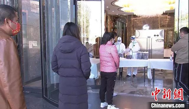 额济纳滞留游客的一场特殊旅行:感受边城的“春天“