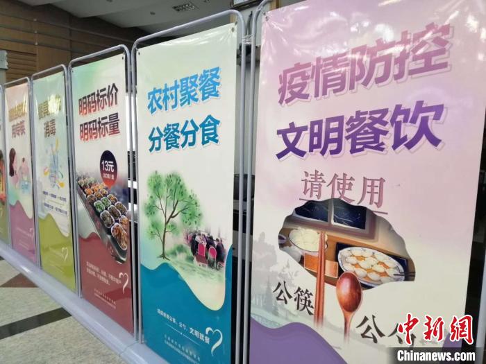 兰州餐饮业回暖 百家企业试点公筷公勺守“舌尖”安全