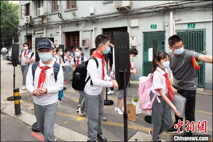 上海60万中小学生重返校园 守好“四扇门”管好“四间室”
