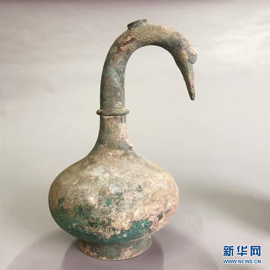 三门峡:黄河边发现大型古墓群 出土文物2000余件