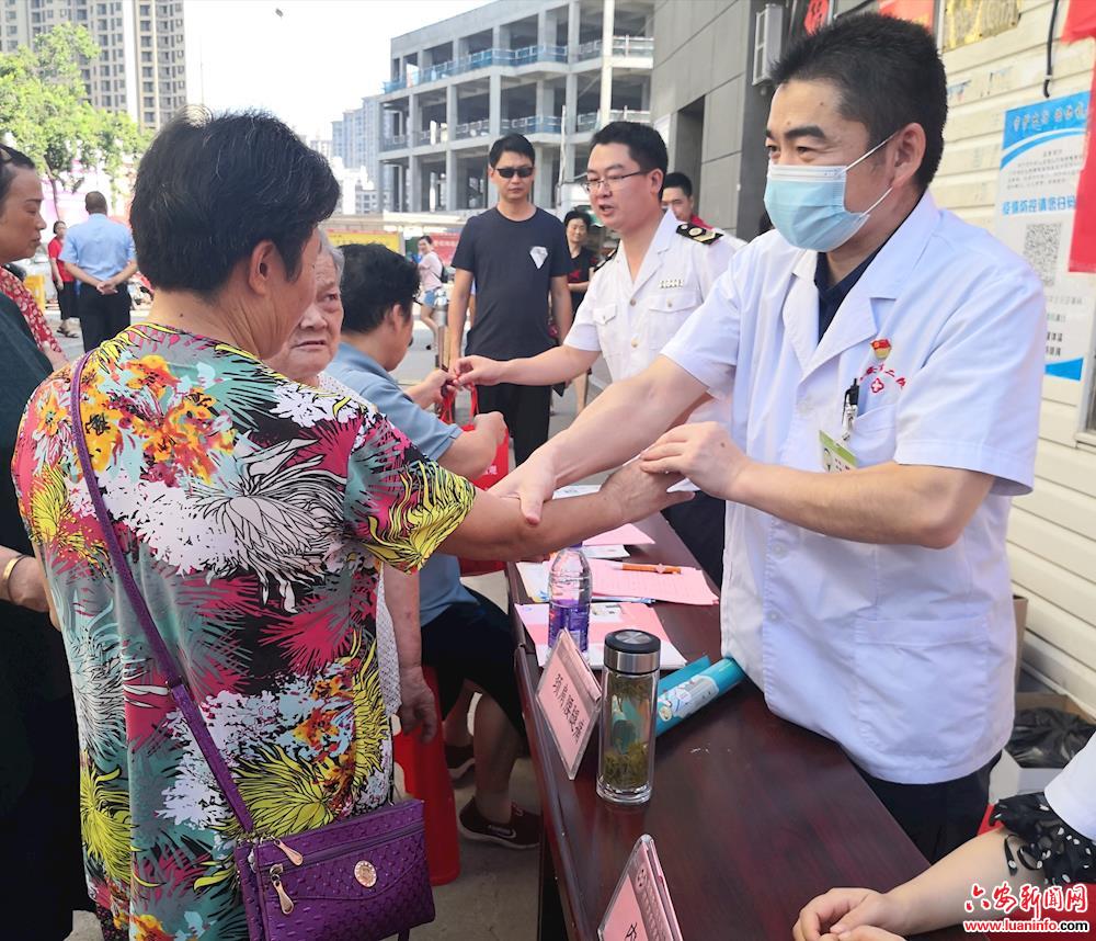 市卫健委开展文明实践志愿活动
