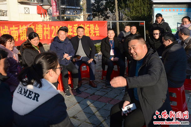 “板凳会”成“连心桥”