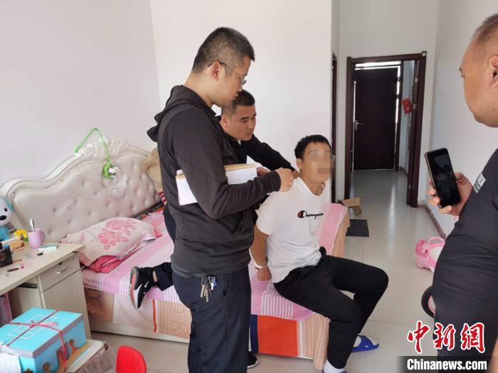 抓获犯罪嫌疑人 邹洋 摄
