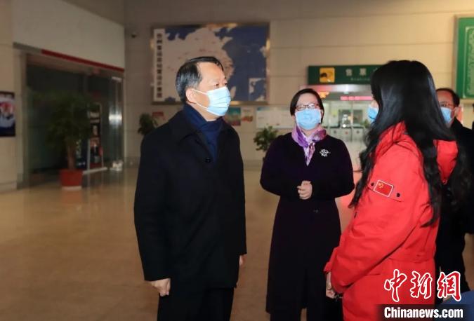 台州市委书记李跃旗在台州市客运总站检查防疫工作 牟永选 摄