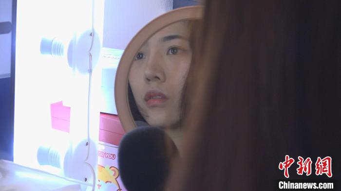蕾欧娜希望自己能成为建立无声世界和有声世界的“桥梁”。 康玉湛 摄