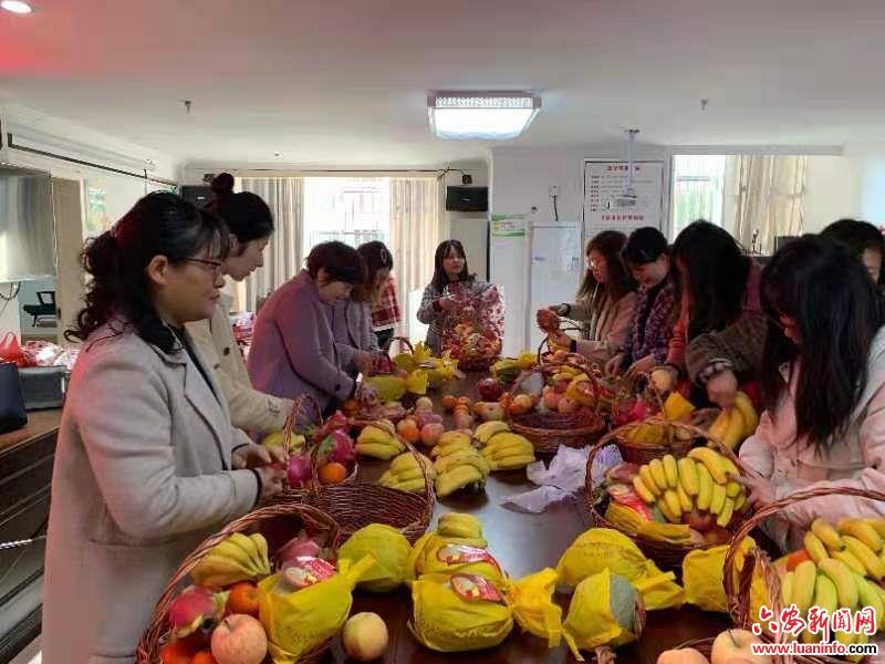 齐云社区开展三八妇女节“趣味摆果篮”活动