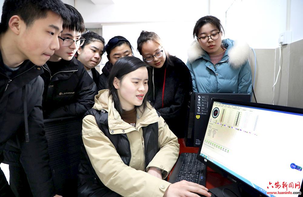 六安一中东校区：校园有个气象站