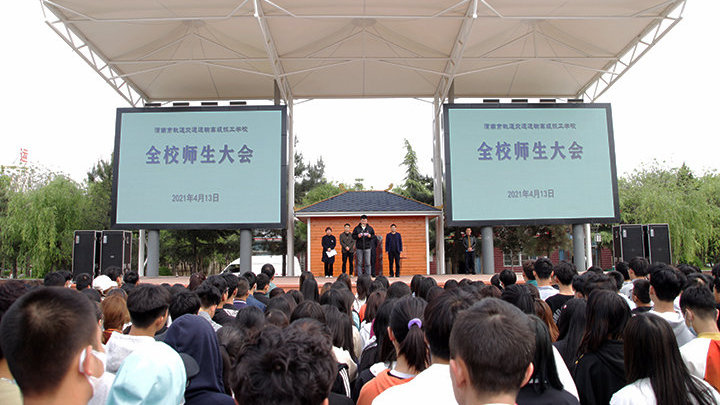 陕西一学校多名学生因迟到被扇巴掌 校方回应