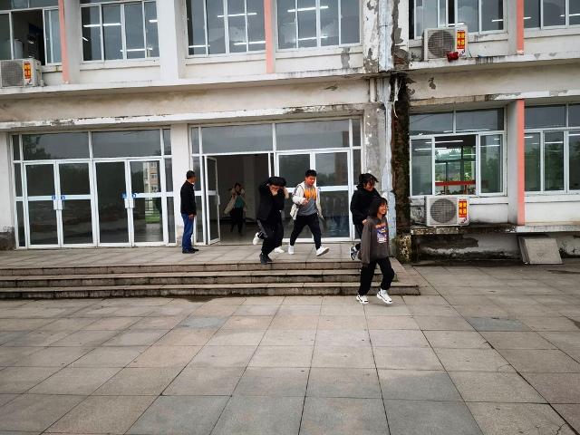 新安中学消防演练06.jpg