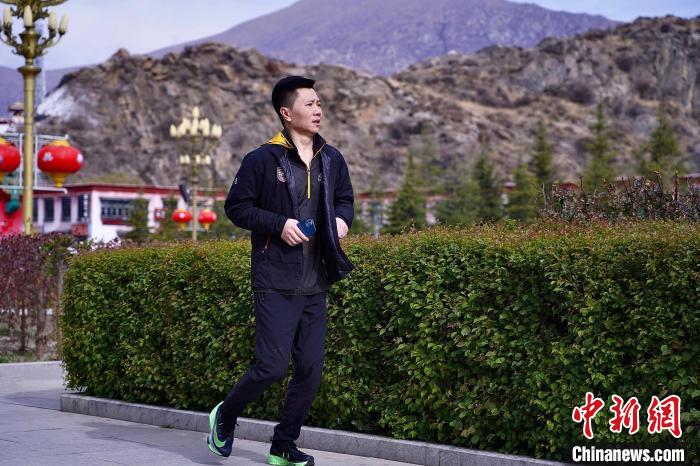 孙义全在拉萨进行高海拔适应训练。 孙义全工作室 供图 摄