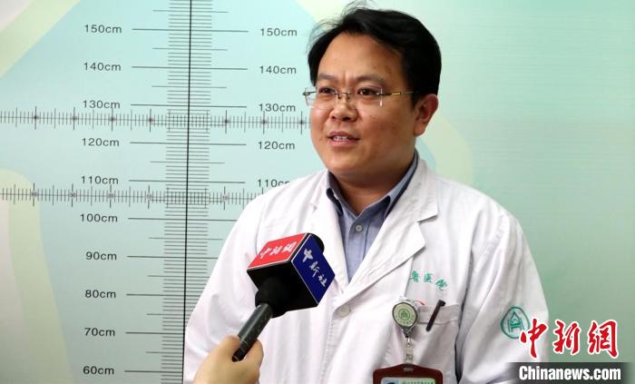 山东大学齐鲁医院减重与代谢外科学术带头人刘少壮接受<a target='_blank' href='http://www.chinanews.com/' >中新网</a>记者采访。 杨飞 摄