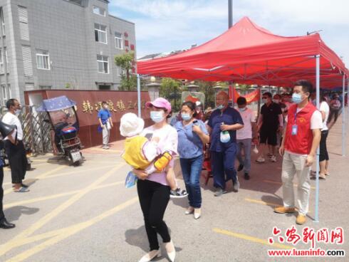 裕安区韩摆渡镇：退役军人志愿者助力疫苗接种