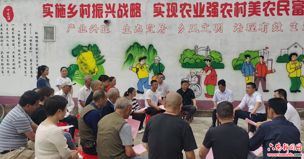 “板凳会”上办实事 
