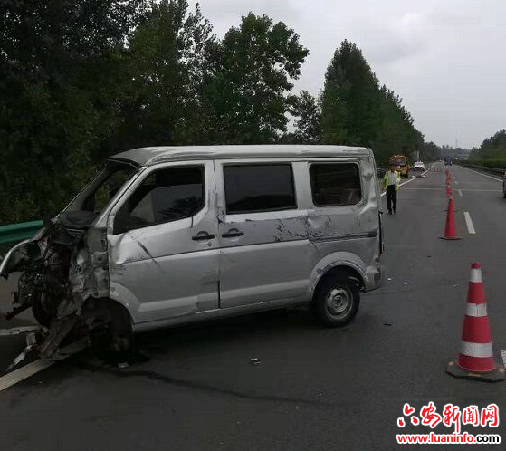 疲劳驾驶两车追尾 高速交警妥善处置