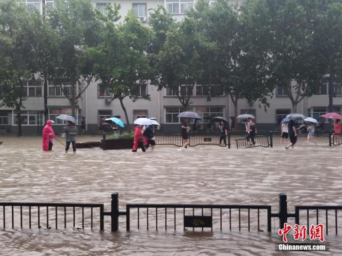 多条铁路线淹水、地铁停运……河南暴雨致部分交通受阻