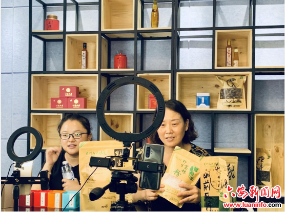  桃岭乡：电商产业蹚出致富新路