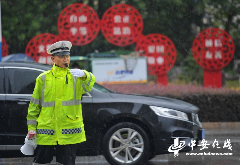 交警“喇叭哥”方立胜的故事