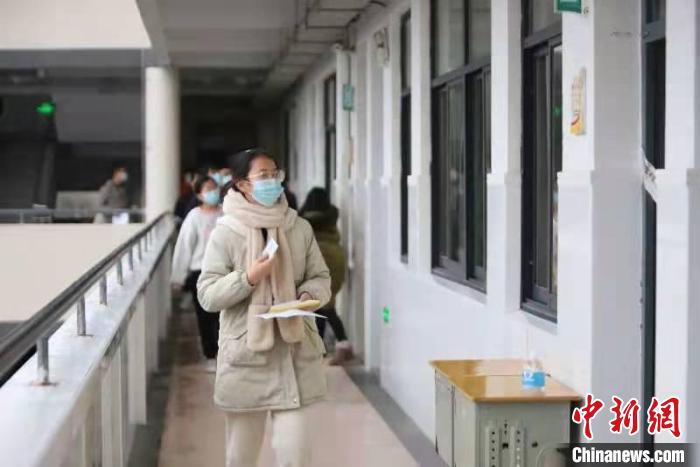 2022年浙江省学选考开考 绍兴上虞师生迎解封后首场大考