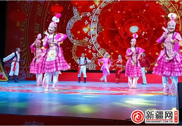 “我的村晚我的年”启动仪式在自治区文化馆举行，图为文艺表演