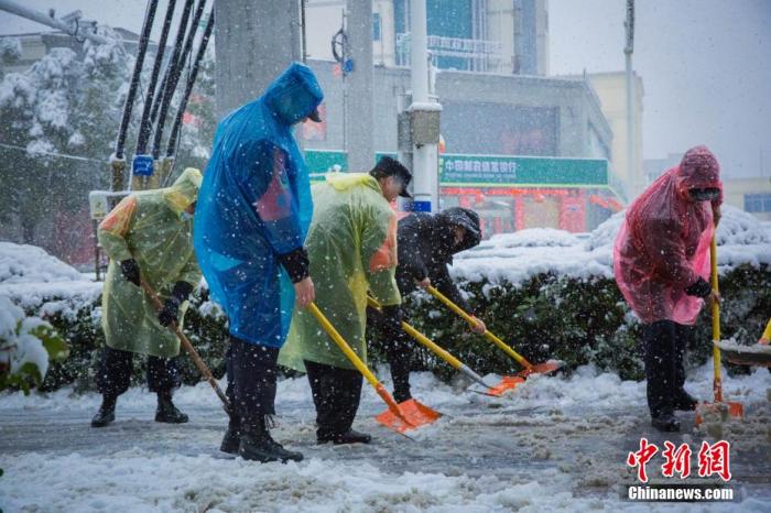 安徽启动暴雪Ⅲ级应急响应 80余个高速入口临时封闭