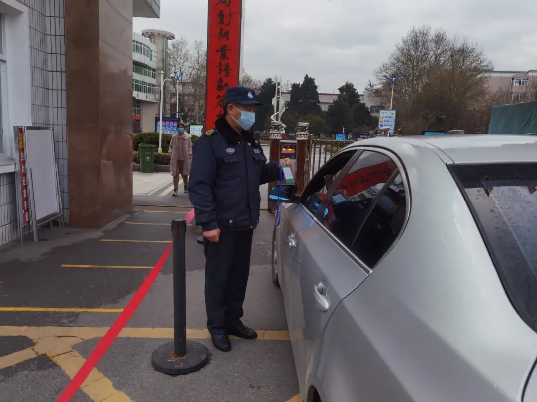 赞！毛坦厂中学这个保安不一般