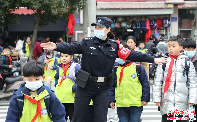 “护学岗”上线迎开学