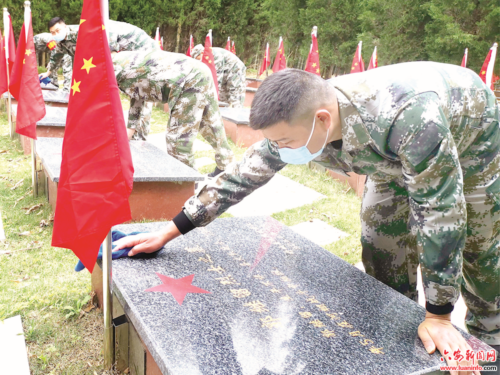 清扫陵园 缅怀先烈