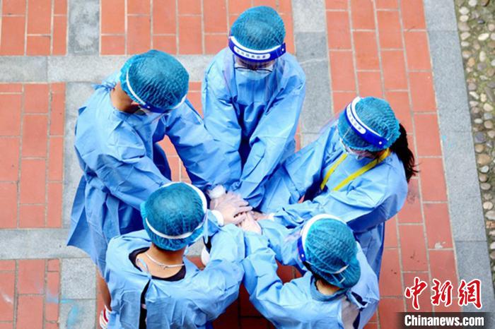 华侨大学港澳台侨学生：不分你我 同“撑”一个家