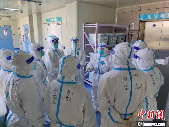 走近ICU护士:“生命之门”背后的捧灯人