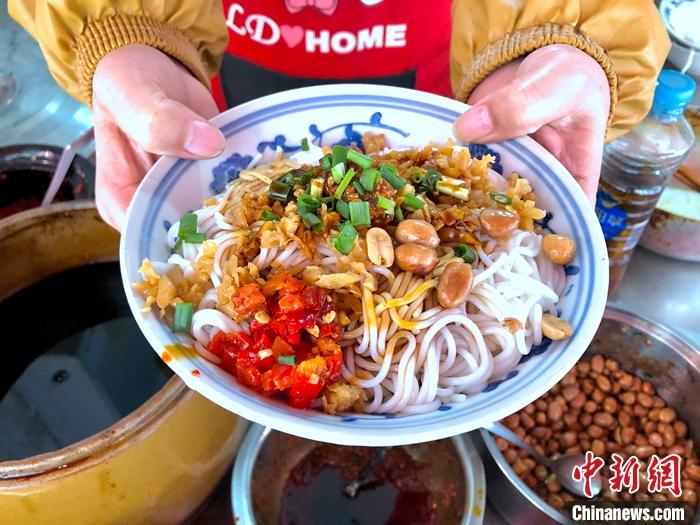 【寻味中华】南昌拌粉：一把米粉几勺酱料 拌出活色鲜香