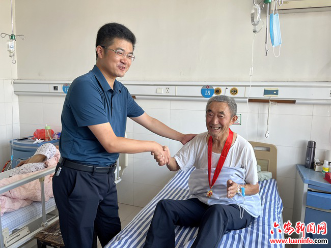 霍山漫水河镇：病榻床前话党恩