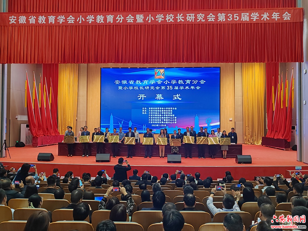 e33de37ab5384975bf88a1577f8e4562.jpg