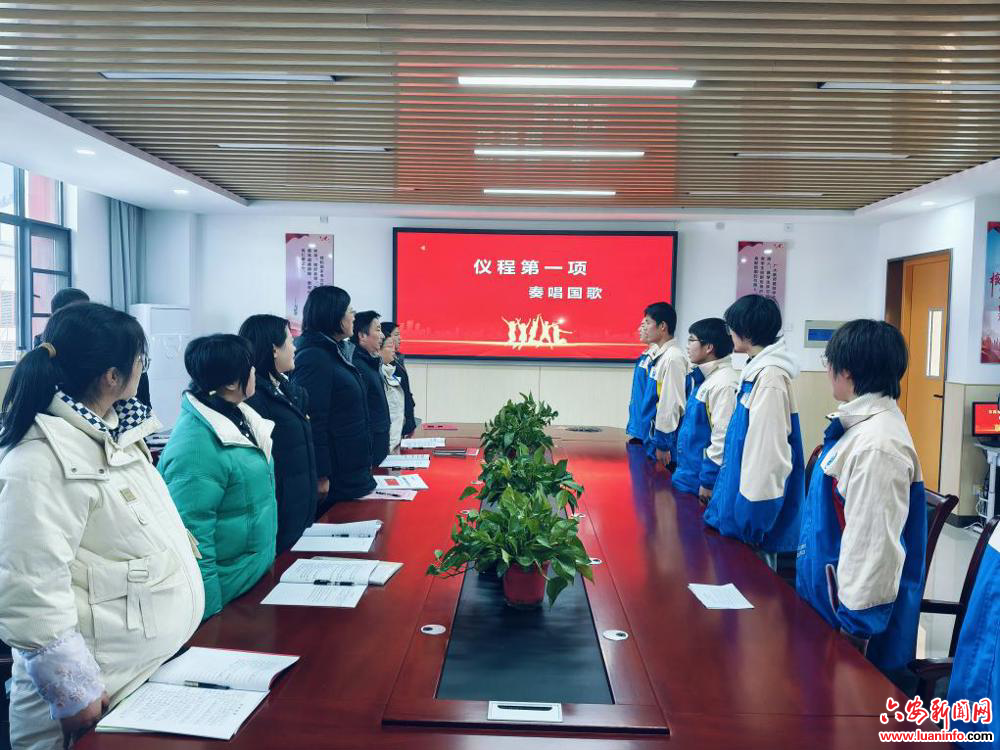 赓续红色星火 传递奋进力量——中共霍山县佛子岭镇中心学校党支部党建带团建开展新团员入团仪式