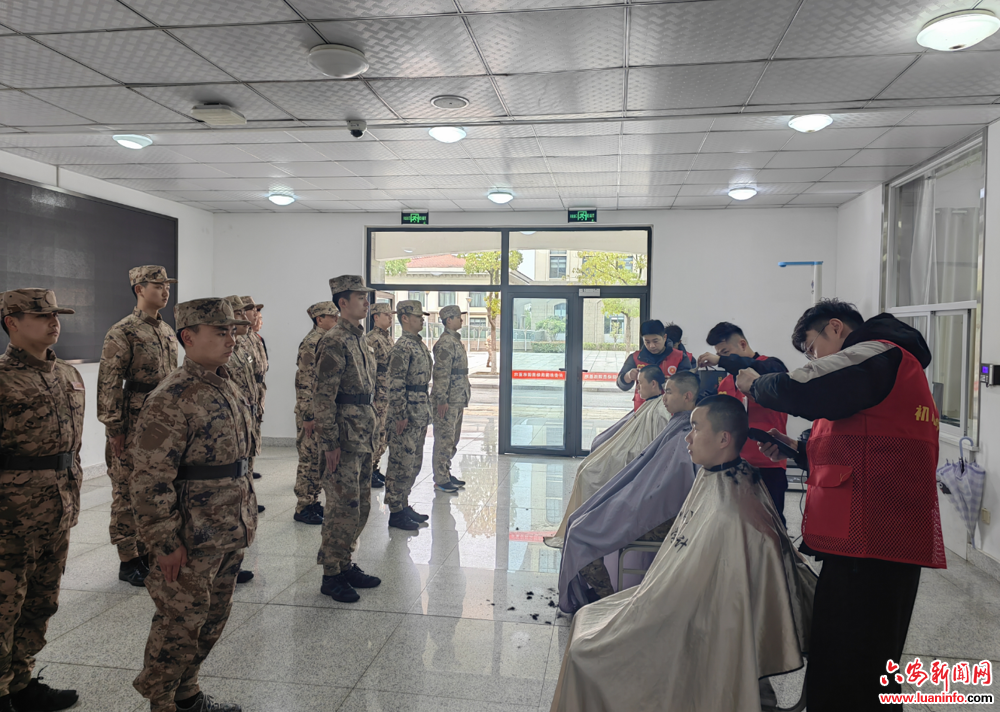 义剪传情 金安新兵踏上军旅新征程