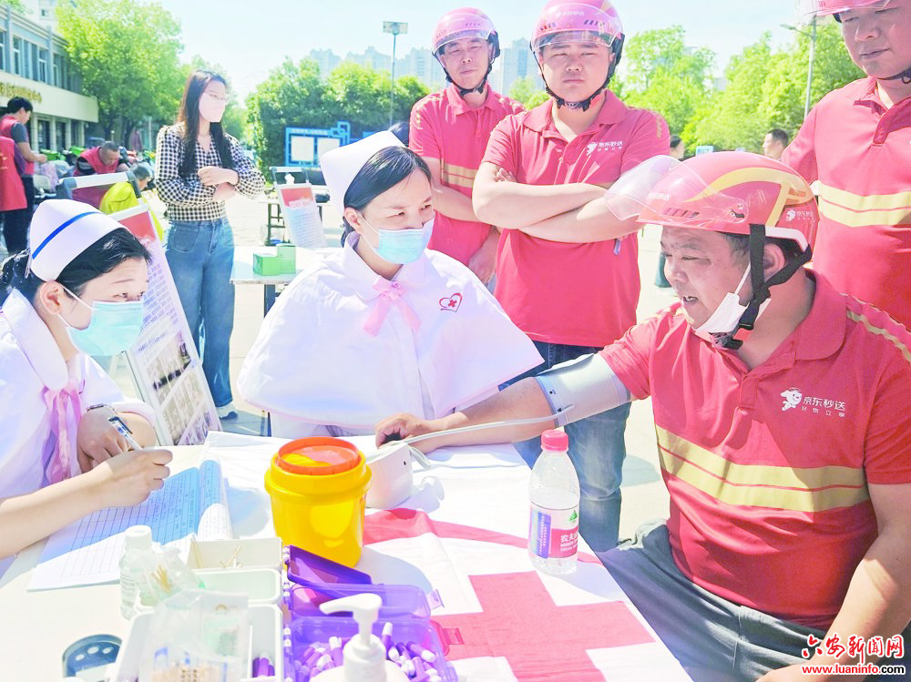 社区“邻里汇”服务暖民心
