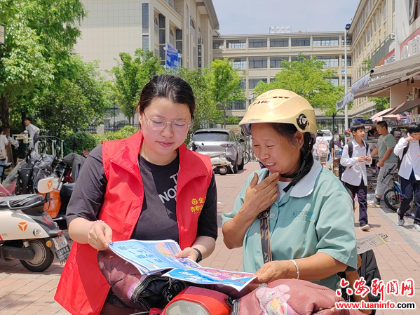 三里桥街道光华社区：交通劝导传文明 安全守护伴“童”行