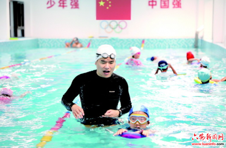 泳池觅清凉