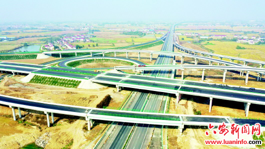 “柏林枢纽互通”舒展雄姿