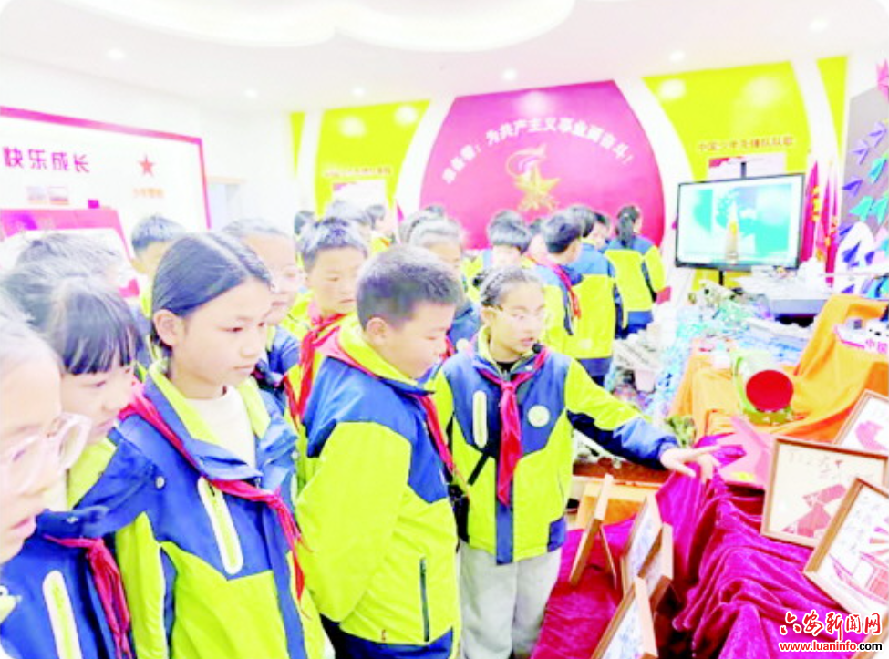 “红领巾爱国防”AI主题作品展亮相齐云路小学