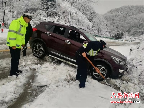 战风雪 保畅通